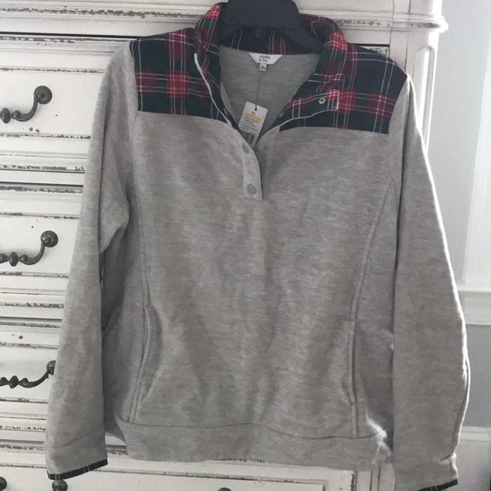 Crown & ivy pullover